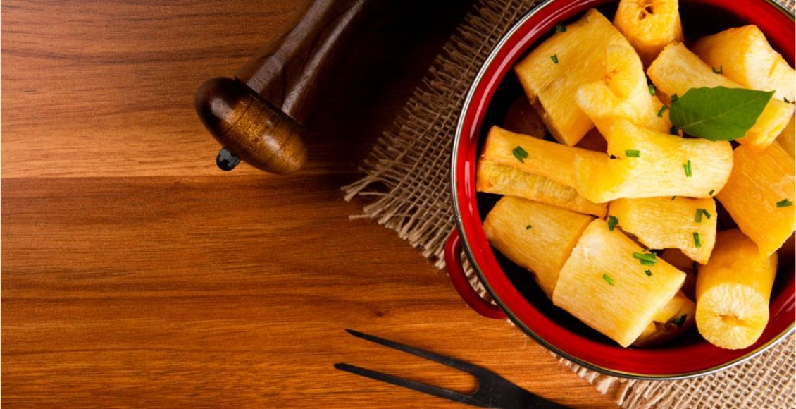 Você gosta de mandioca? Aprenda agora uma receita perfeita de mandioca frita!/ Foto: Canva.