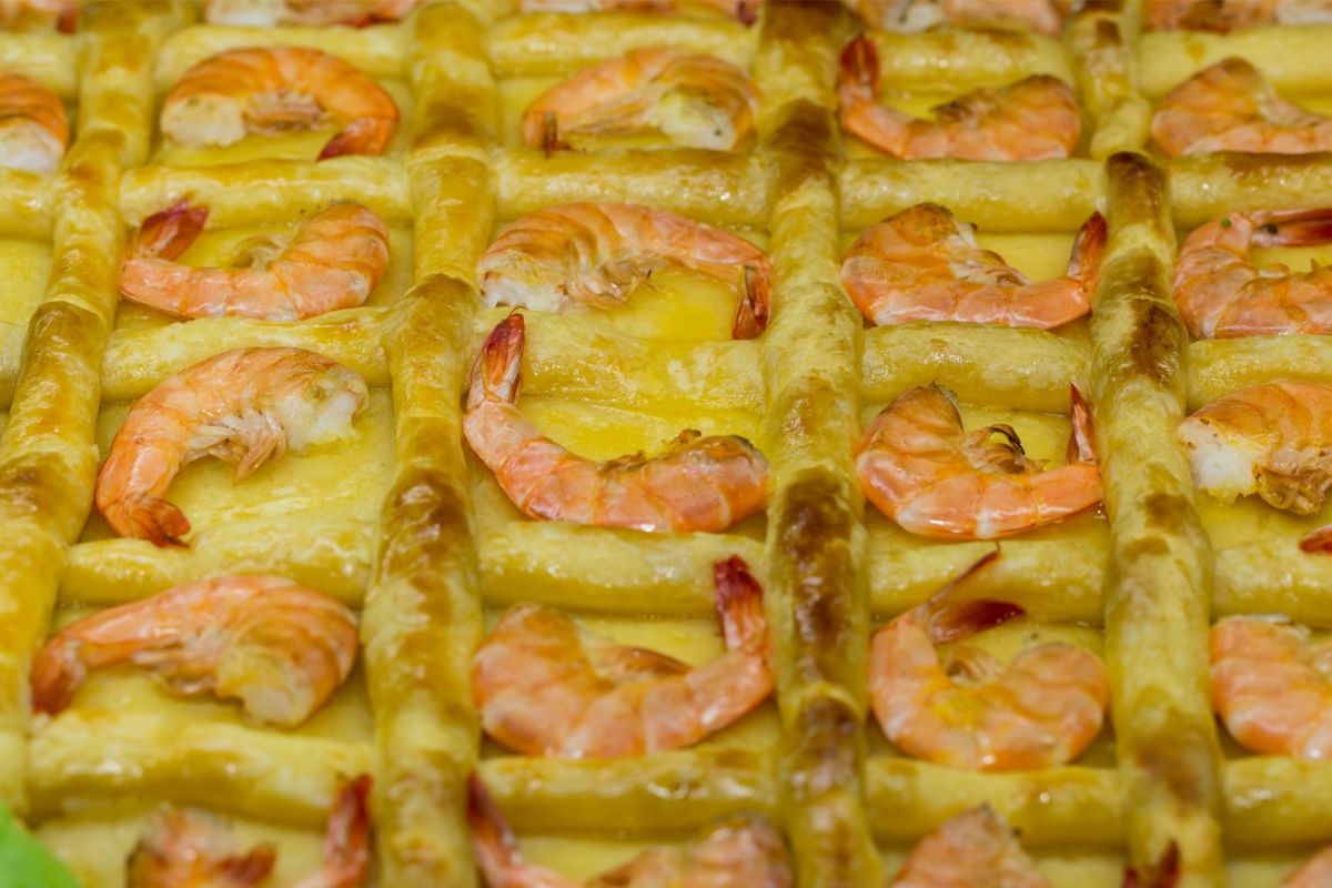 Torta simples de camarão: faça hoje mesmo de um jeito rápido e fácil, muito saborosa ( foto: reprodução/canva )