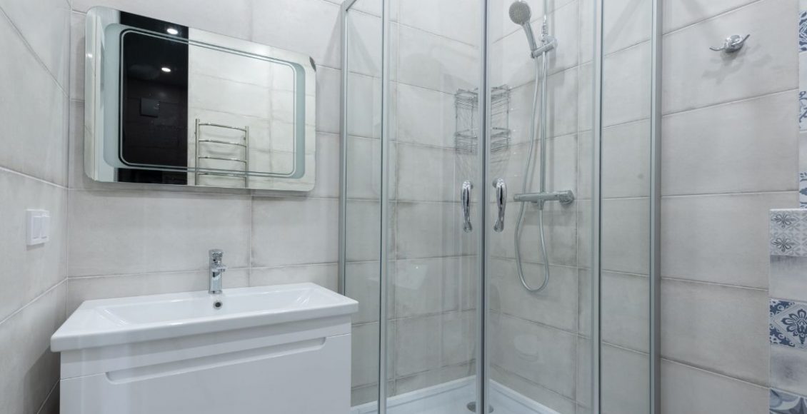 Limpar box de banheiro - Reprodução Canva