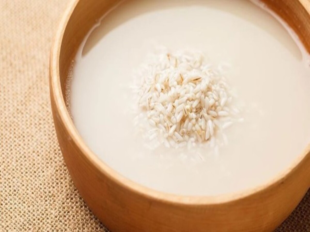 Água do arroz: onde usar e quais são os benefícios dela