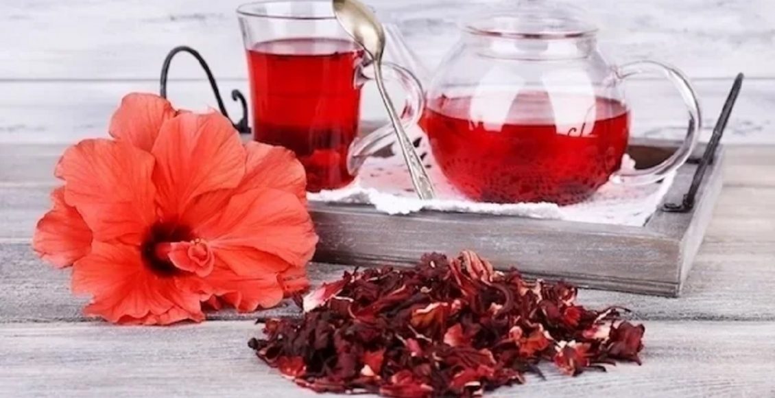 Chá de hibisco o que é e como tomar (Foto: Reprodução/Canva)
