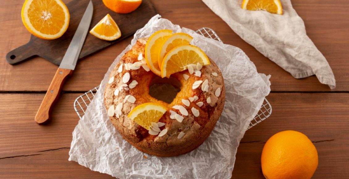 Bolo de laranja sem glúten e sem lactose uma delícia para o seu café - Reprodução Freepik