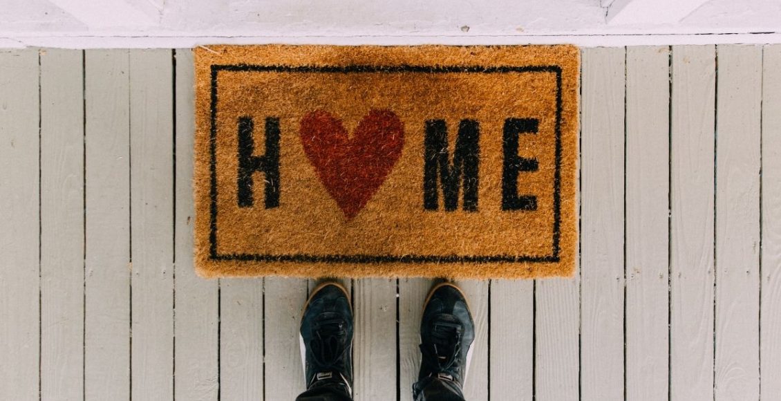 Veja como lavar o capacho de porta de forma correta; confira - Reprodução Canva