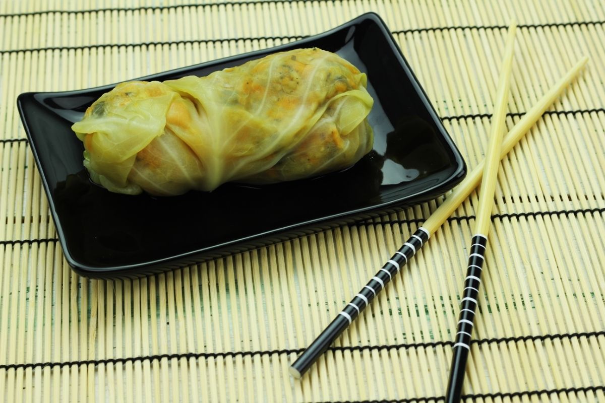 Charuto de repolho vegetariano aprenda a receita alternativa de um clássico árabe - Reprodução Canva