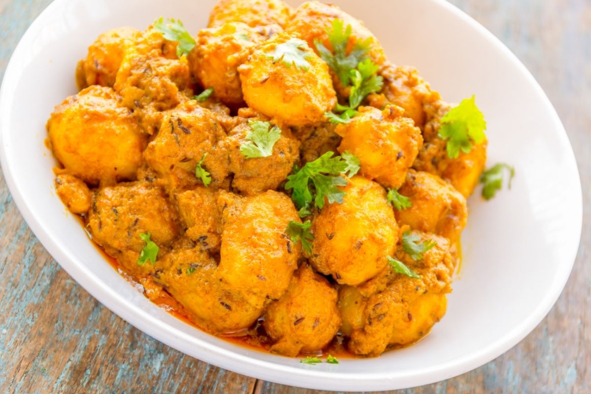 Receita de curry de batata para servir de acompanhamento no almoço de domingo - Reprodução canva (2)