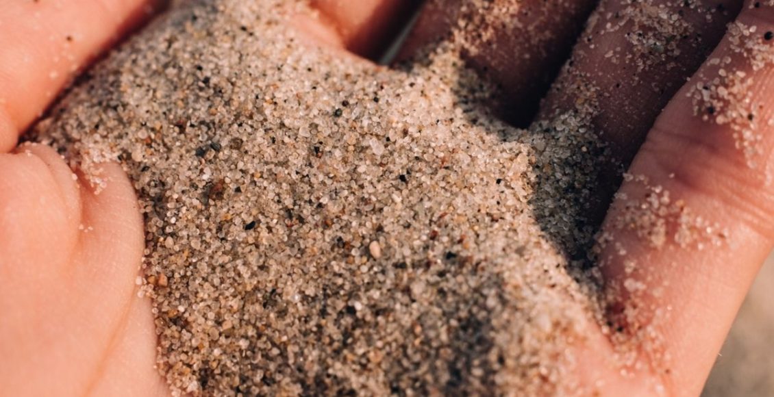 Você conhece a função da areia na terra do seu vaso Entenda porque ela é usada no cultivo - Reprodução Canva (2)