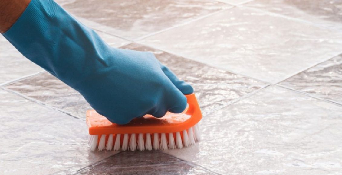 Limpar piso encardido (Foto: Reprodução/Pixabay)