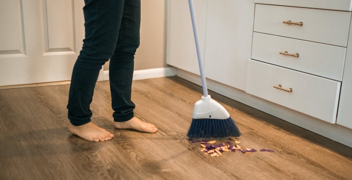 Como varrer a casa (Foto: Reprodução/Pexels)