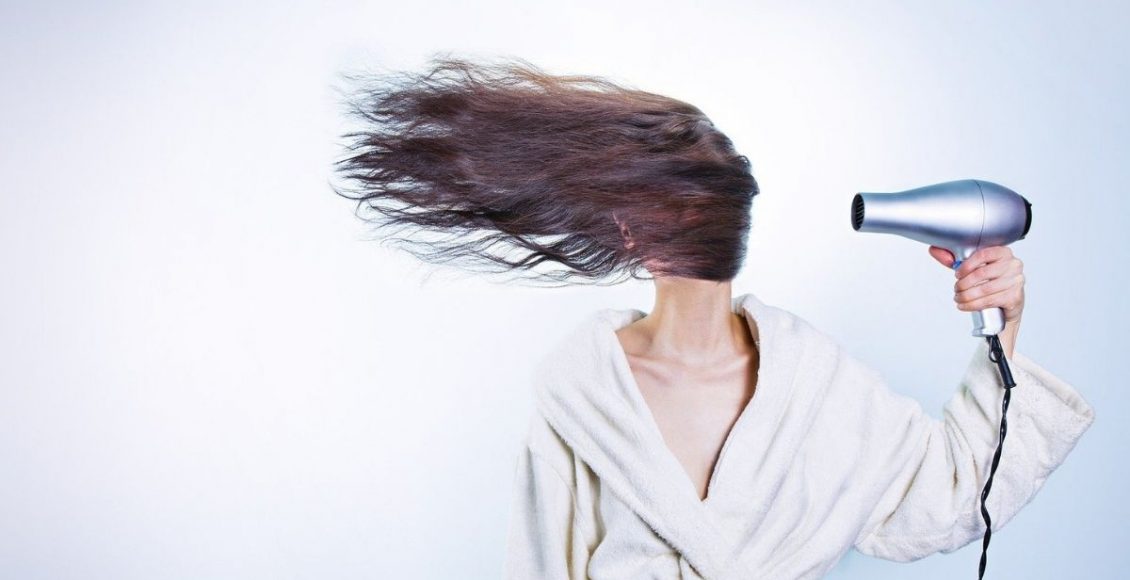 Hidratação do cabelo: entenda a diferença entre o óleo de coco e o óleo de rícino e aprenda a usar - Reprodução Pixabay