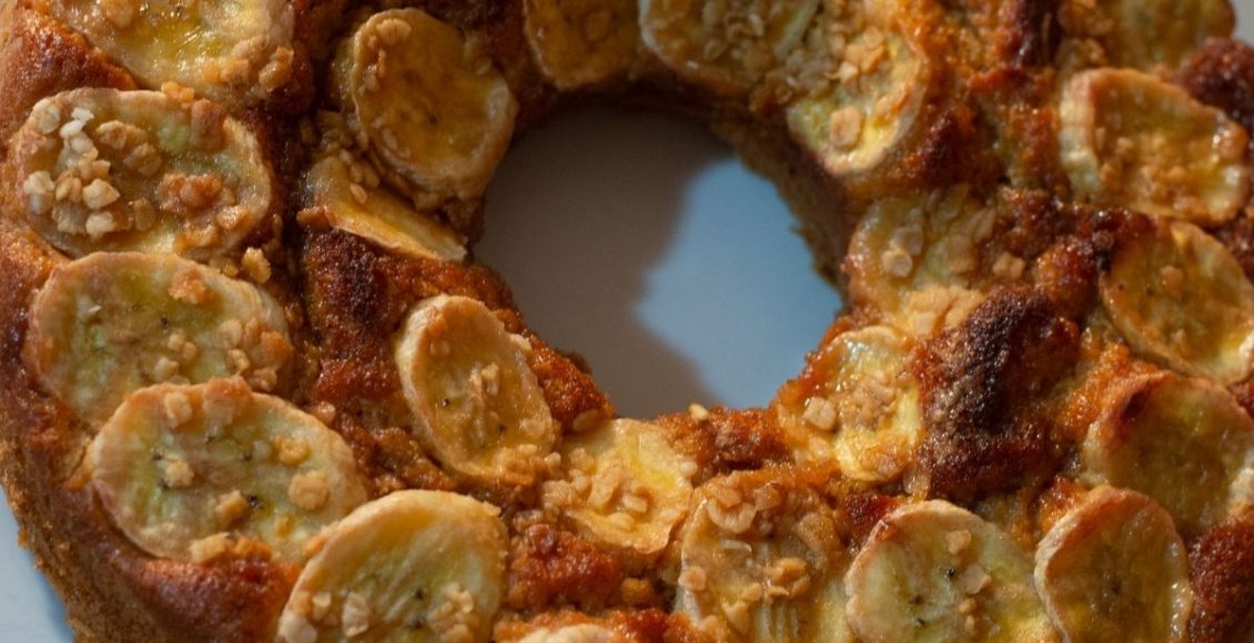 Aprenda essa receita deliciosa de bolo de banana integral - reprodução Canva