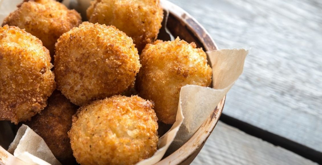 Bolinho de arroz receita feita no liquidificador e assada no forno - Reprodução Canva
