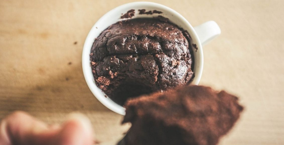 Bolo de prestígio na caneca - Canva