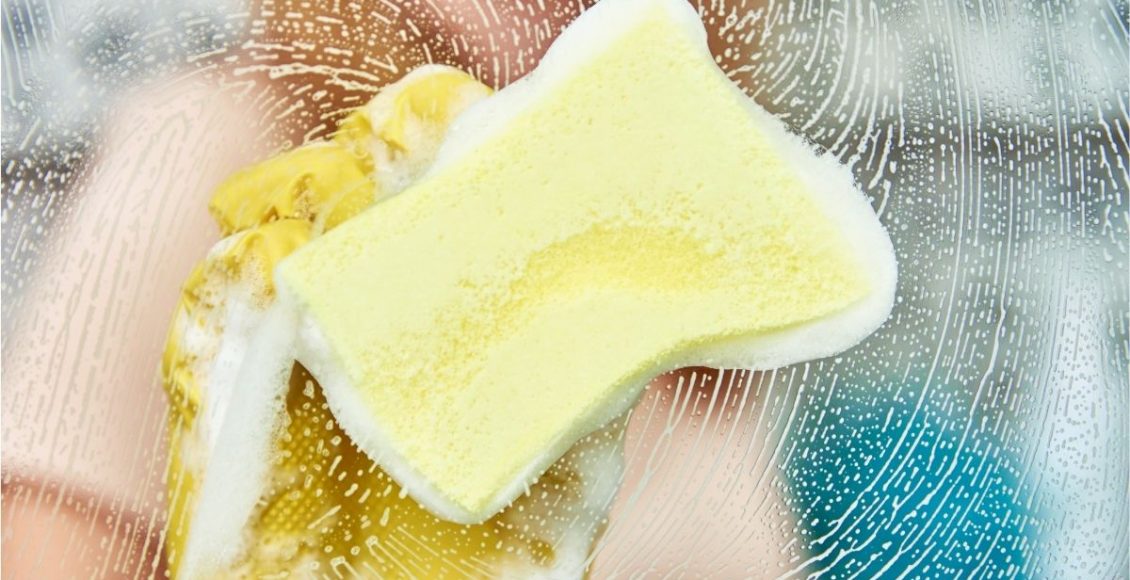 Como manter o box de banheiro sempre limpo em 2 passos — Reprodução do Canva.