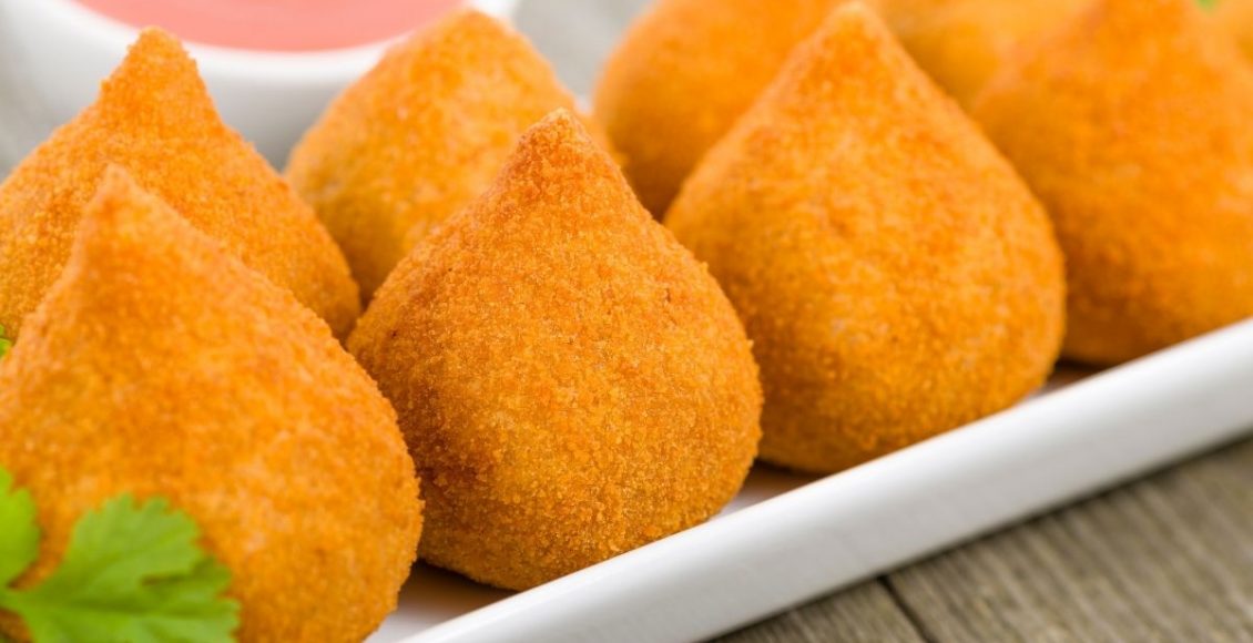 Coxinha de frango com massa de batata: a melhor que você já comeu - Reprodução Canva