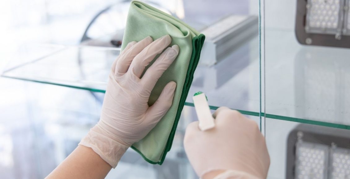 Saiba como limpar vidros com 3 ingredientes que você nem imagina e tem aí na sua casa - reprodução do canva