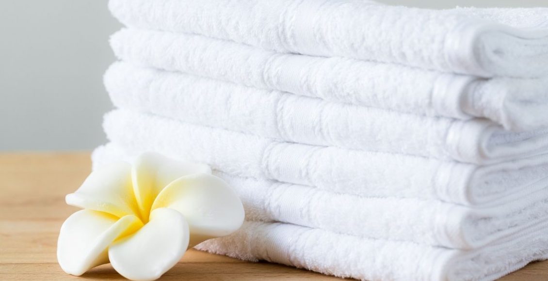 Aprenda a deixar suas toalhas sem mofo e bolor com 2 ingredientes infalíveis - reprodução do Canva