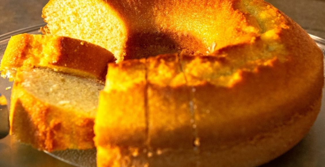 Que tal fazer um bolo de fubá para o lanche? - reprodução: Canva