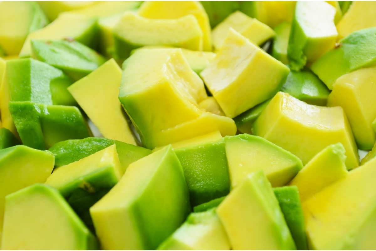É época de abacate! Conheça os 5 benefícios da fruta para a sua saúde - Reprodução Canva (1)