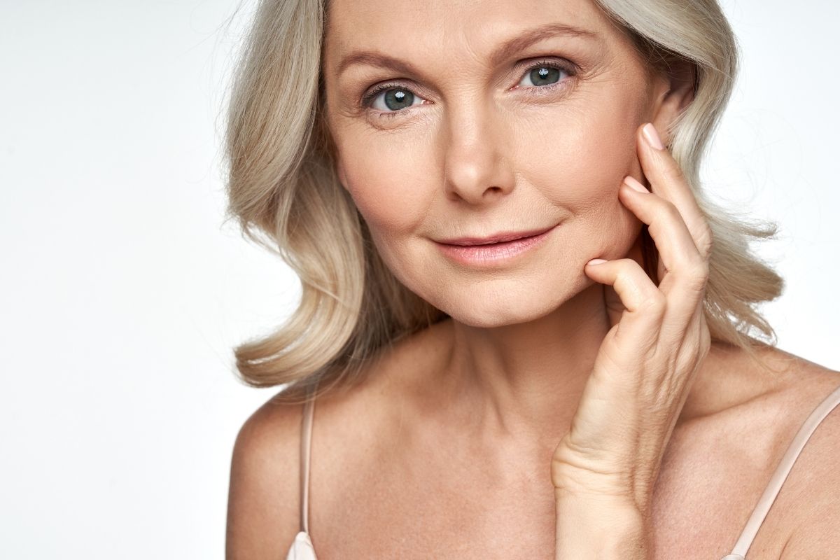 Envelhecimento da pele descubra os hábitos que você deve evitar - By Canva