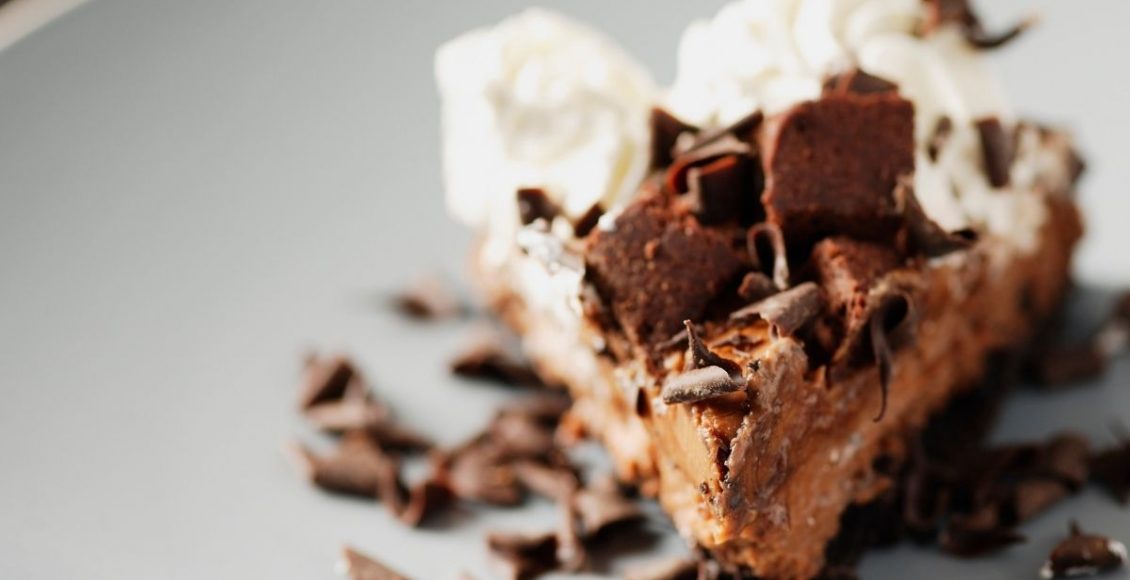 Ovo de páscoa na travessa receita incrível que vai te surpreender - Reprodução Canva