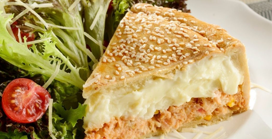 Torta de frango cremosa feita no liquidificador: confira essa receita fácil - By canva