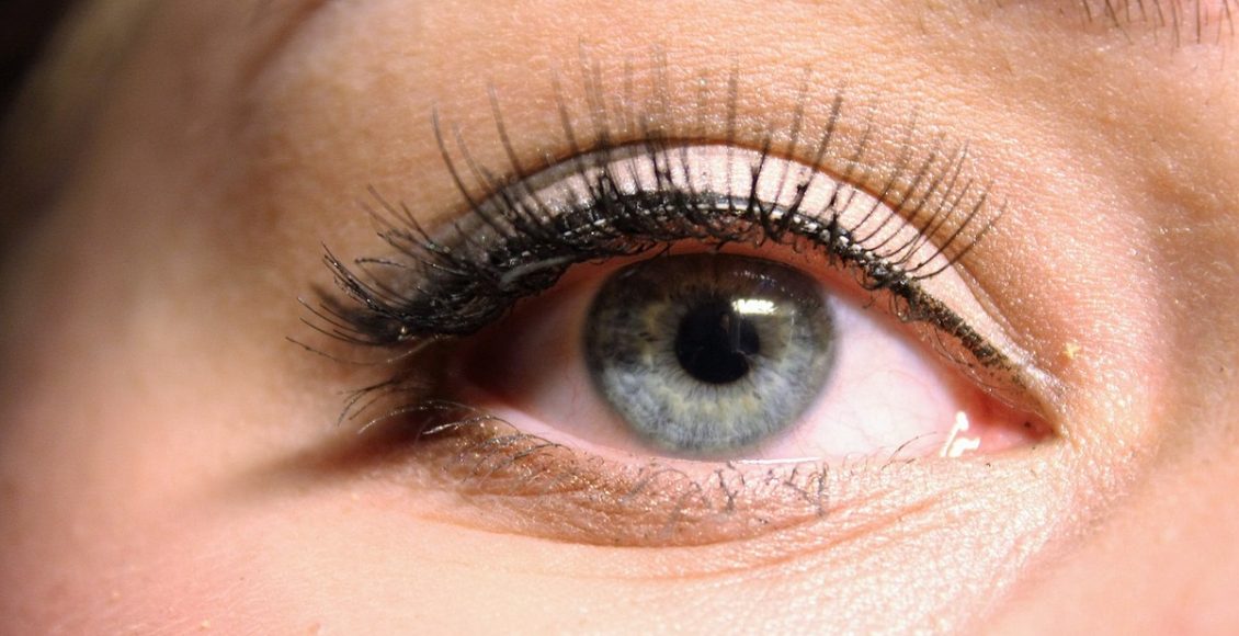 Confira como limpar cílios postiços para reutilizá-los (Pixabay)