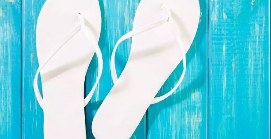 Desencardir chinelo branco (Foto: Canva)