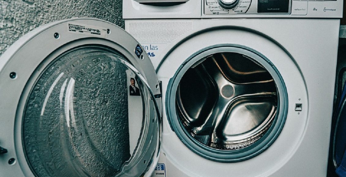 Economizar energia lavando roupa na máquina (Foto: Pixabay)