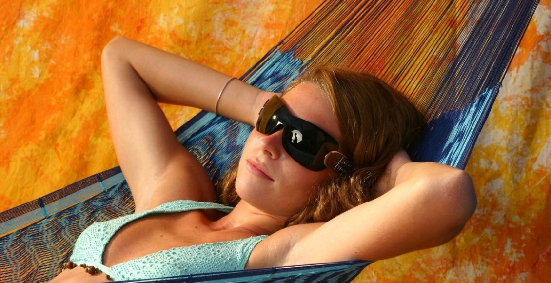 Rede de descanso: inclua na decoração da sua casa e aproveite esse aconchego. Reprodução: canva