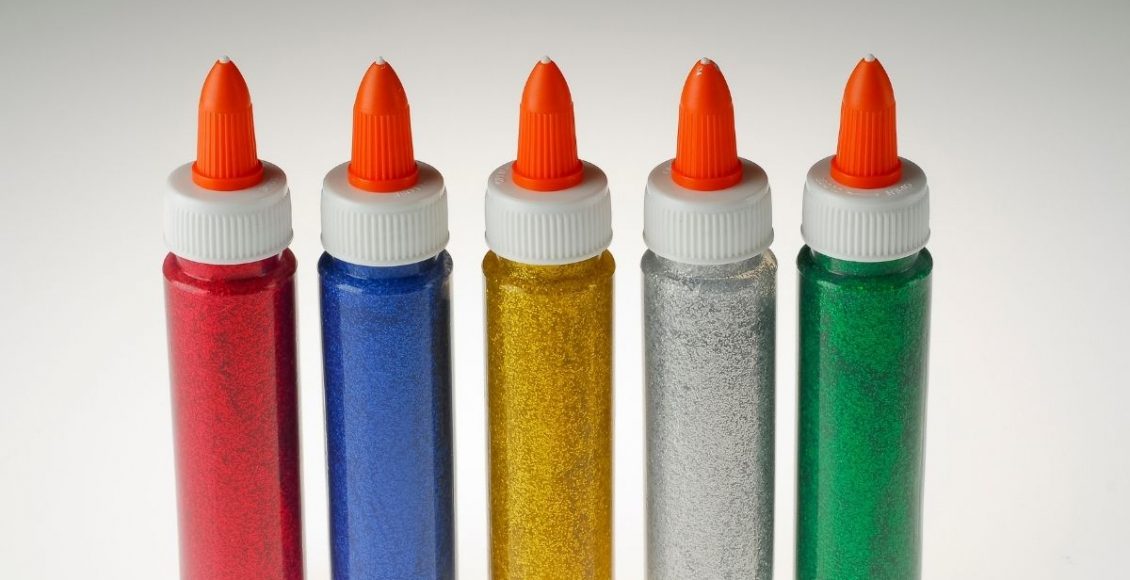 cola glitter caseiro - Reprodução Canva