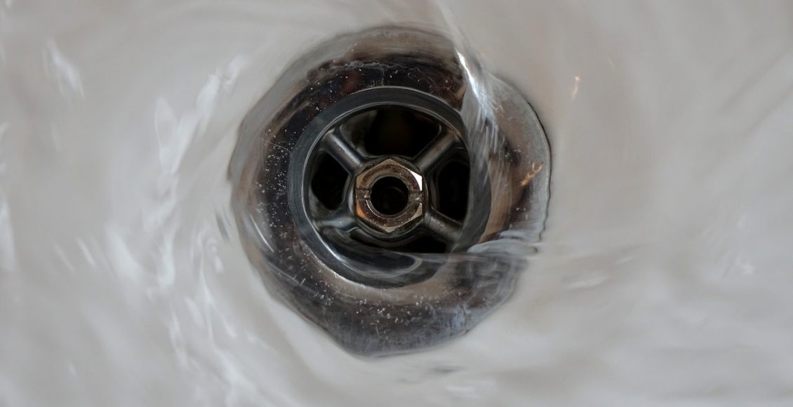 Conheça esse método inusitado de como tirar o mau cheiro da pia da cozinha, confira - Pixabay