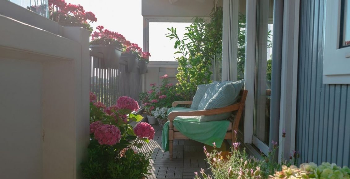 Sacada de apartamento: aprenda maneiras simples de decorar a sua - Reprodução Canva