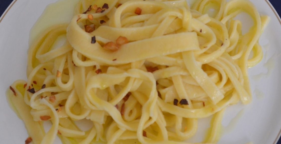 macarrão alho e óleo - Reprodução Canva