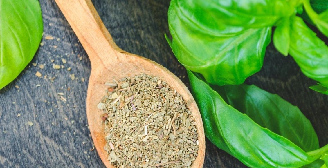 manjericão de mercado - Reprodução Canva