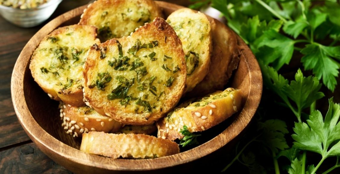 pão de alho caseiro - Reprodução Canva