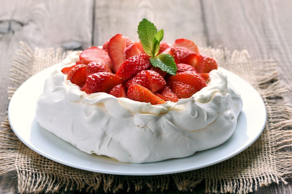 Pavlova no air fryer: veja como fazer essa deliciosa sobremesa com rapidez e facilidade - Fonte Canva