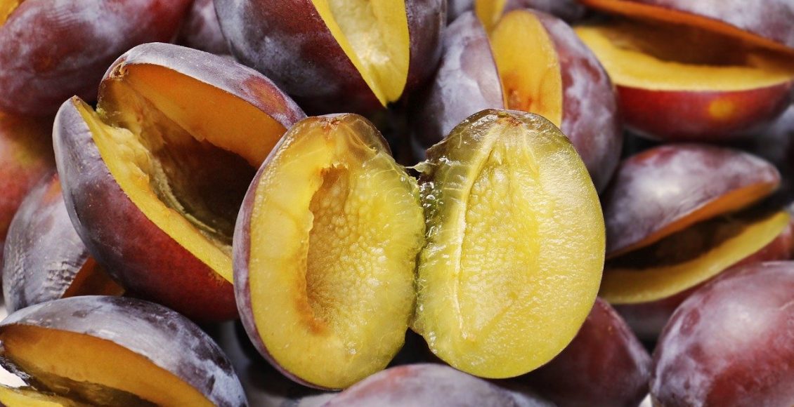 Sabia que a ameixa tem muito mais benefícios do que para o intestino? confira  - Pixabay