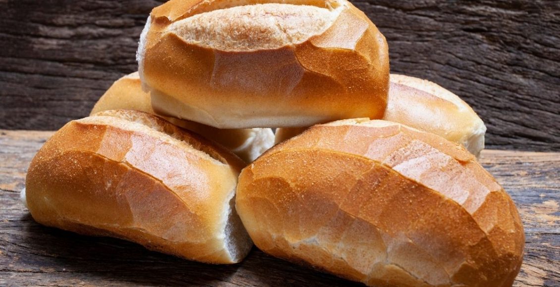 receita de pão francês caseiro igual o da padaria - Reproduçao Canva