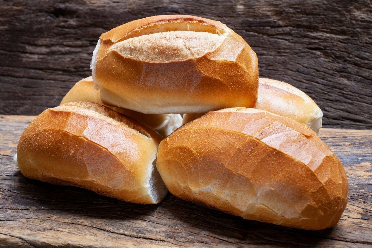 receita de pão francês caseiro igual o da padaria - Reproduçao Canva
