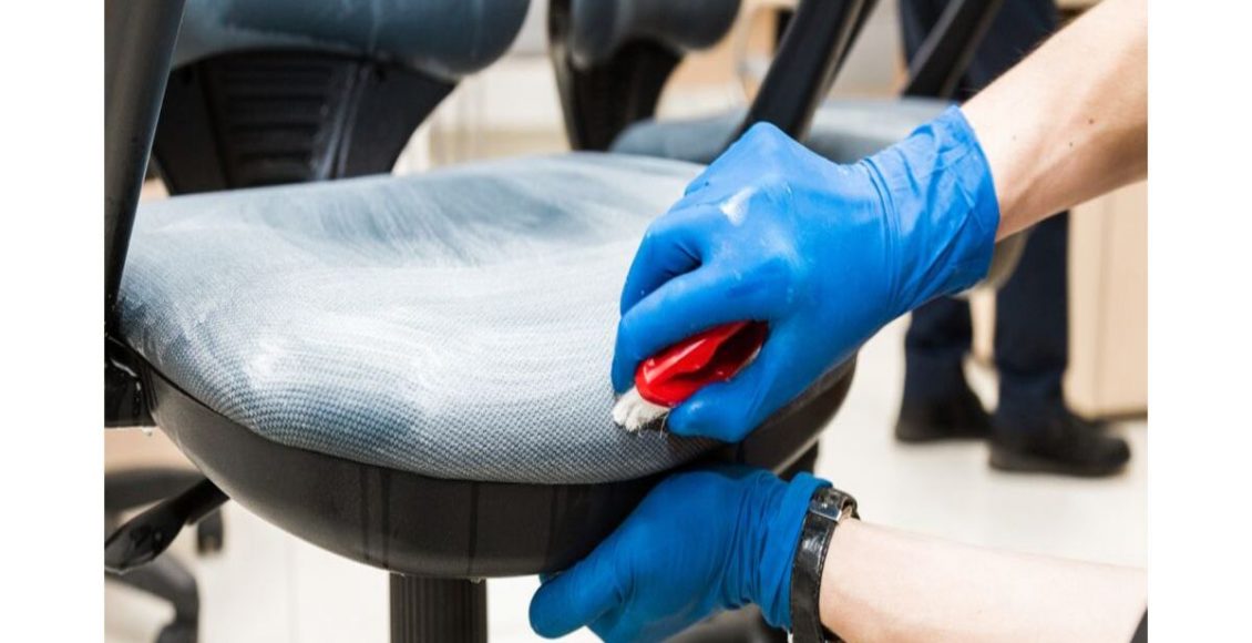 Limpar cadeira de escritório de tecido: como tirar o cheiro ruim de suor? Veja dicas - Fonte: Pixabay