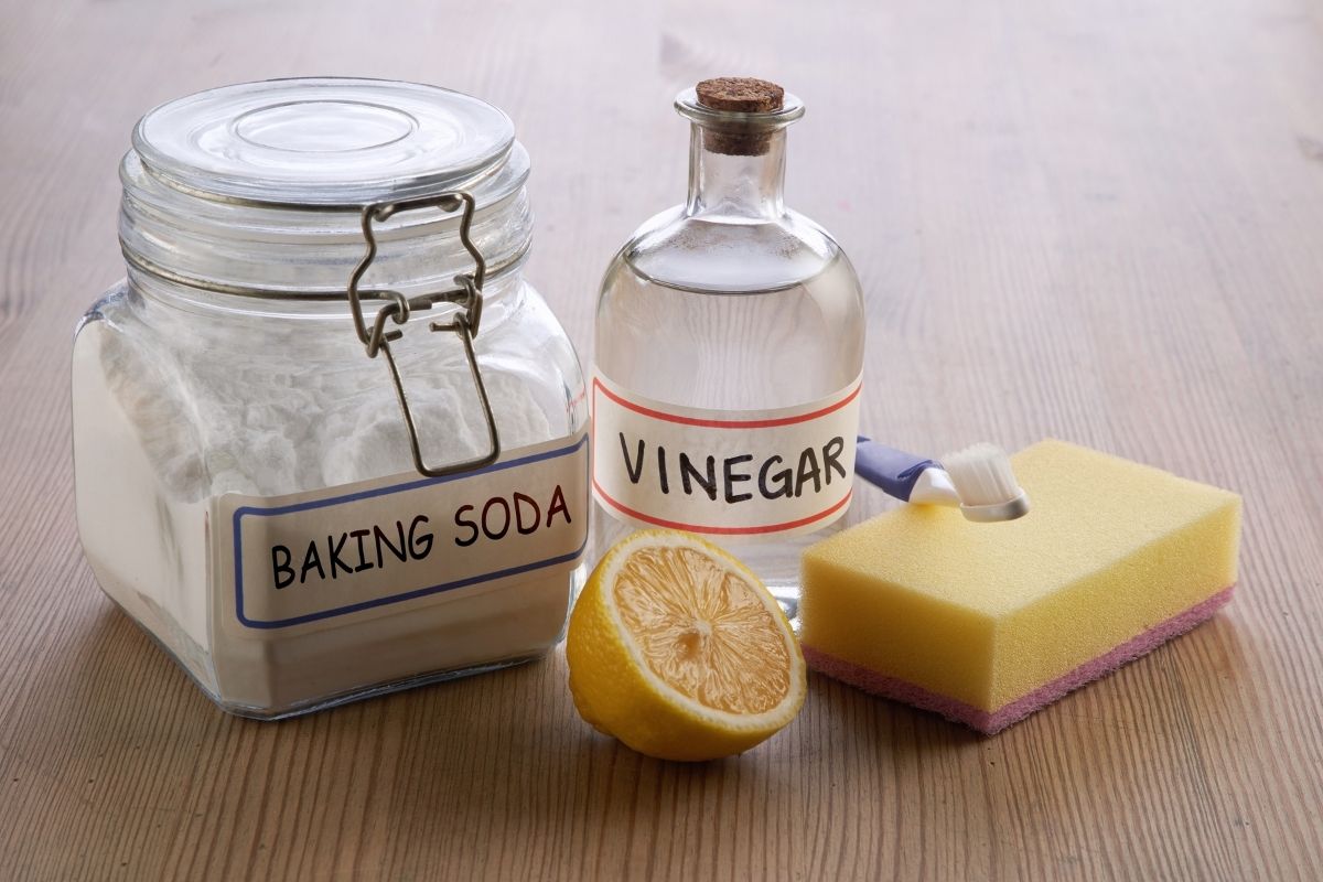Como usar o vinagre na limpeza de casa? Confira 3 dicas infalíveis. Reprodução: canva