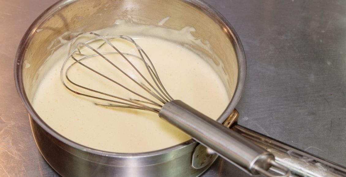 Confira como fazer uma receita de molho branco fácil - reprodução: Canva