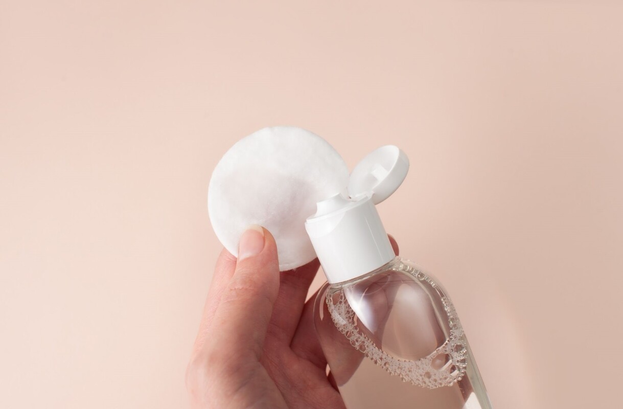 Água micelar: veja as vantagens de utilizá-la na pele - Fonte Canva