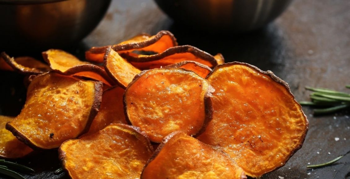 Chips de batata-doce na Air Fryer: receita fácil - reprodução Canva