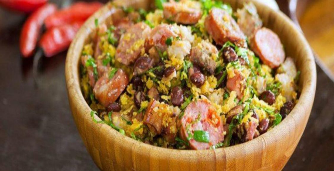 Como fazer Feijão Tropeiro Mineiro? Idela para o final de semana e feriado - Fonte: Canvas