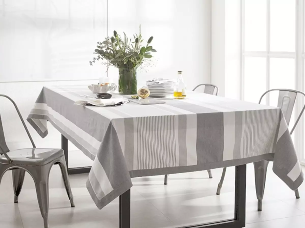 mesa de jantar em casa - canva