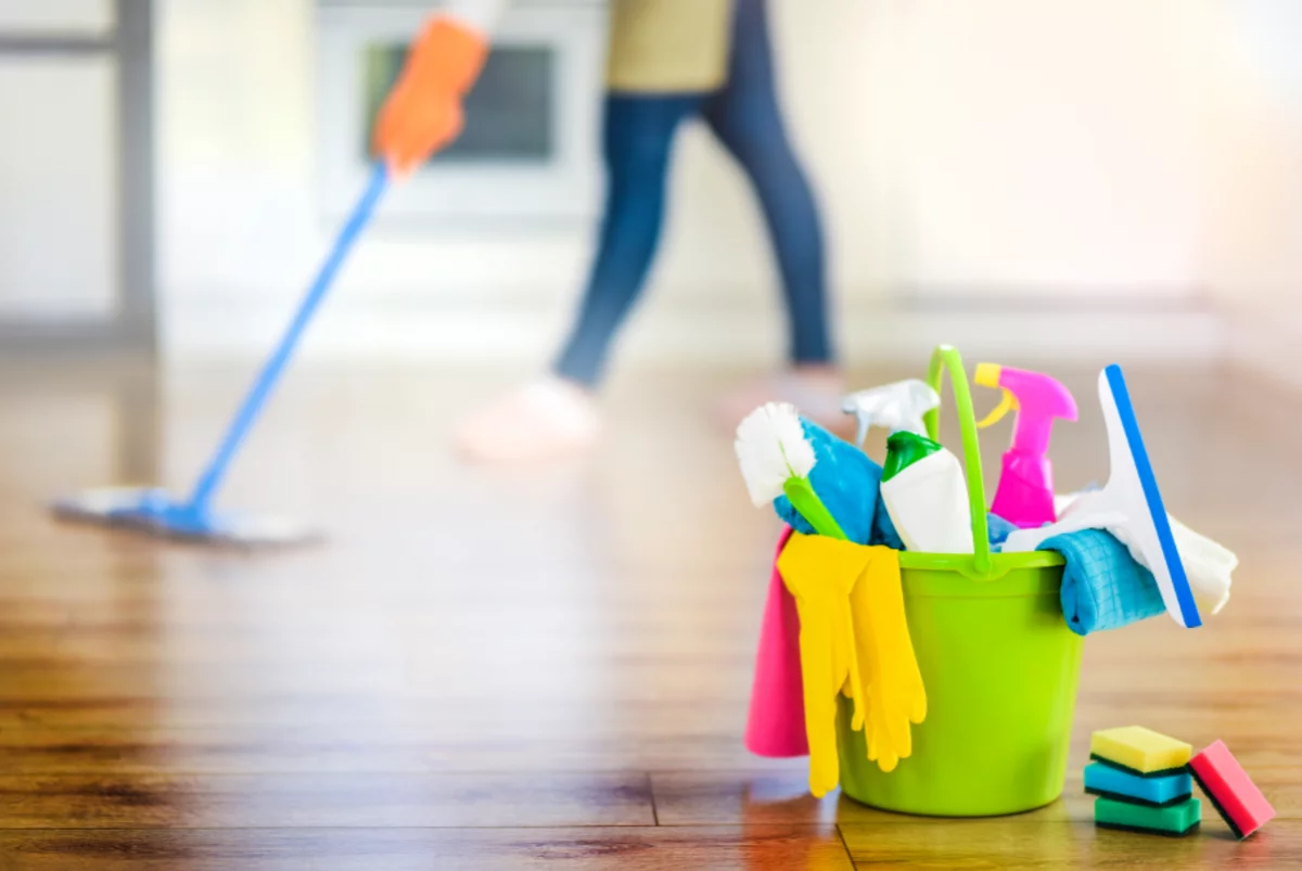 Dicas de faxina para te ajudar a economizar muito mais  tempo ao limpar a casa