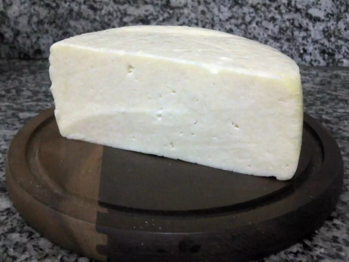 Como fazer queijo com leite de caixinha: veja passo a passo simples