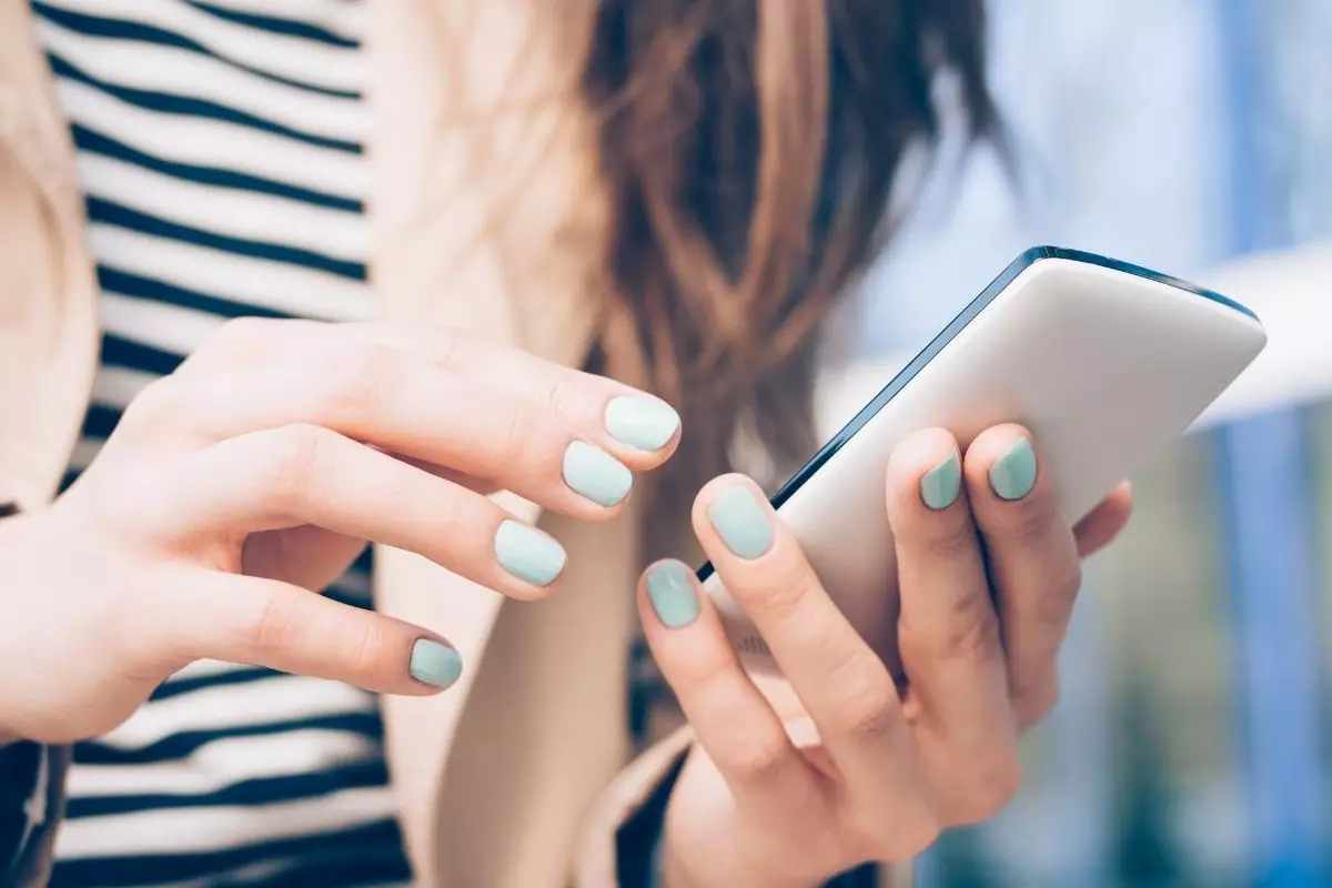 resetar celular - Reprodução Canva