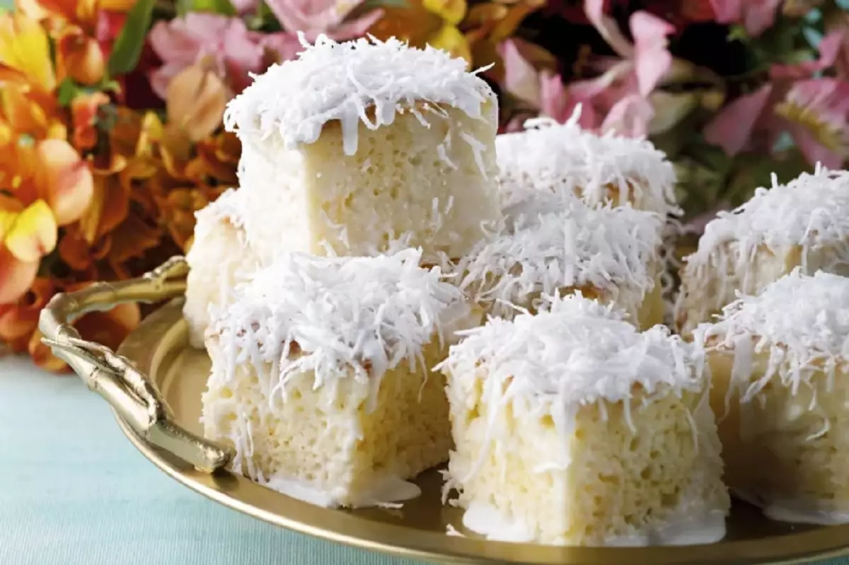 Bolo de coco gelado (Foto: uca Ahlin @ta_surfaces Carol Gherardi/CLAUDIA )